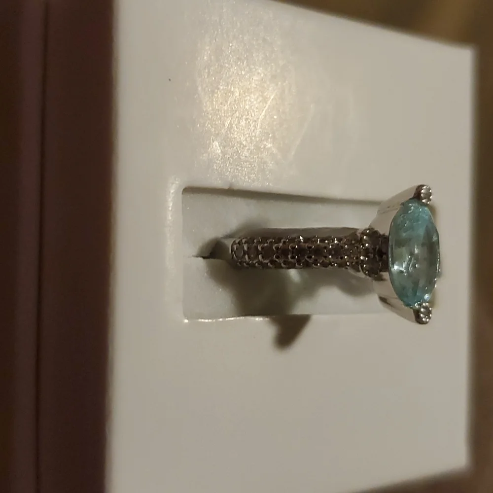 Ladies ring size 8 - Picture 3 of 7